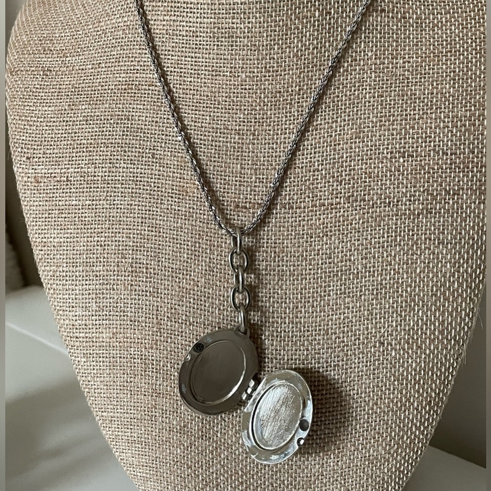 Vintage Liz Claiborne Locket Necklace - Picture 2 of 3
